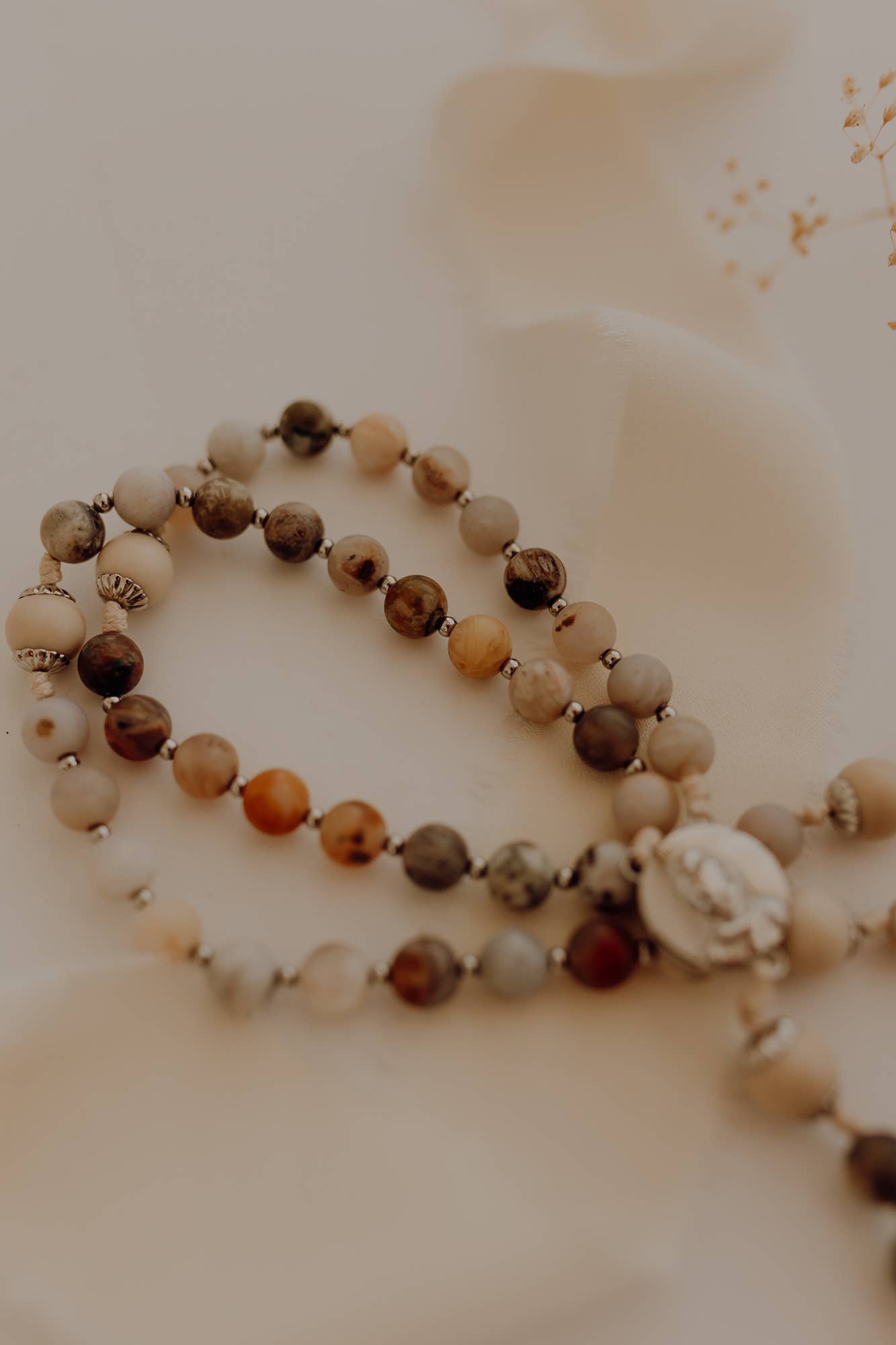 Abundantly Yours - Vente Collier de prière en perles - Rosaire de Saint-Joseph1