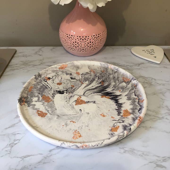 Eco Homeware Studio - Wholesale Decorative tray - Handmade Jesmonite Large Circle Tray - Purple Marble Effect4