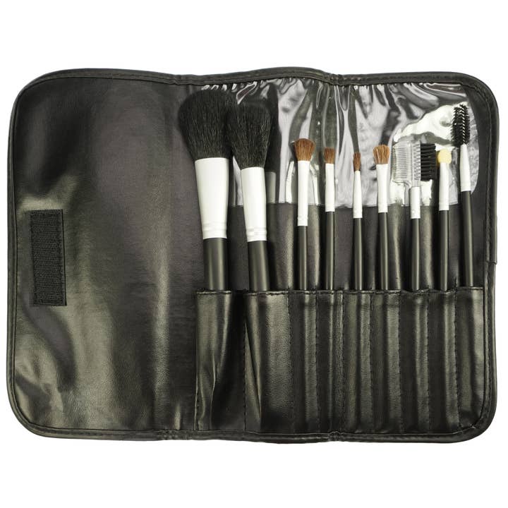 Brush bag with 9 powder and cosmetic brushes for wholesale by Fantasia R. Espig KG