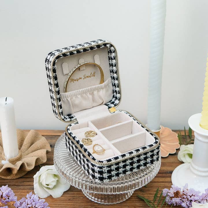 Maison Scarlett - Wholesale Jewelry Box/Organizer - Corinne houndstooth travel jewelry box10