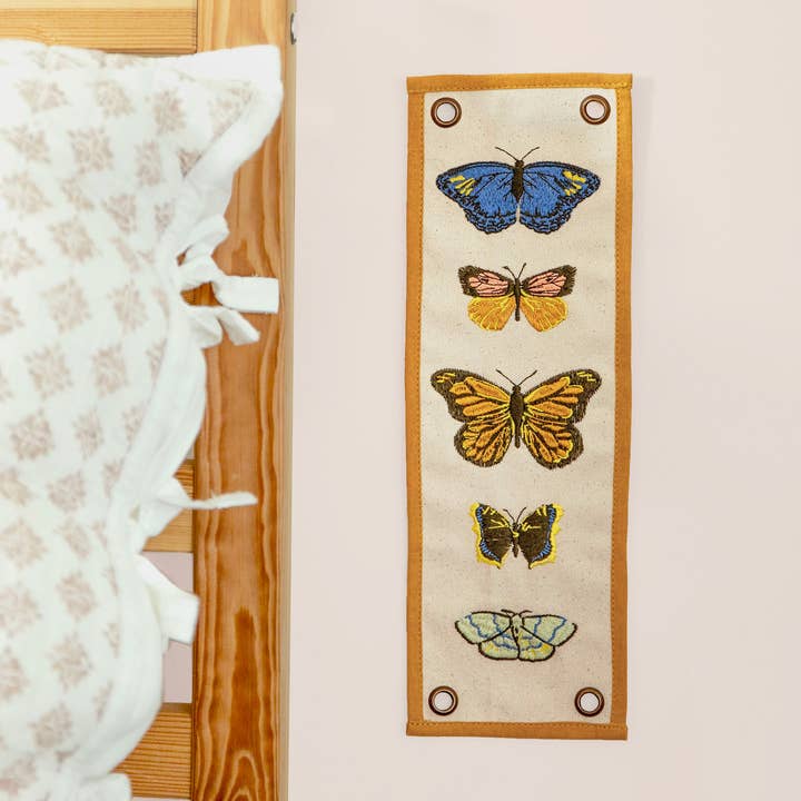 Banner de lona bordado con mariposas de Flutter Friends para venta al por mayor de 1canoe2 | One Canoe Two Paper Co.