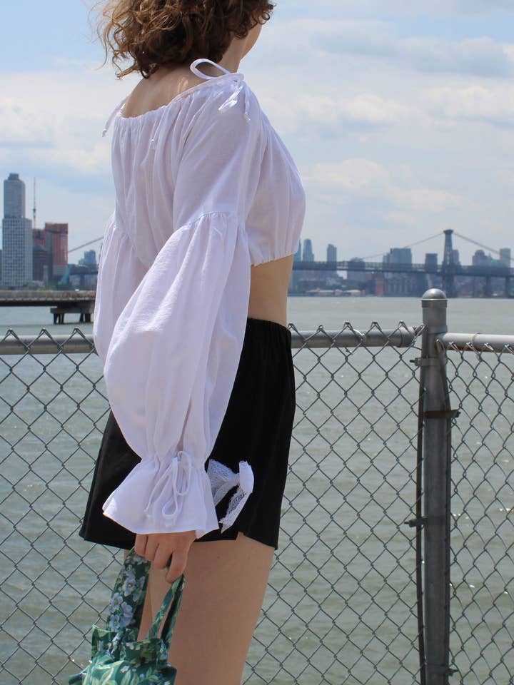 Chemisette Bishop Sleeve en Purity pour la vente par Heather Stanko