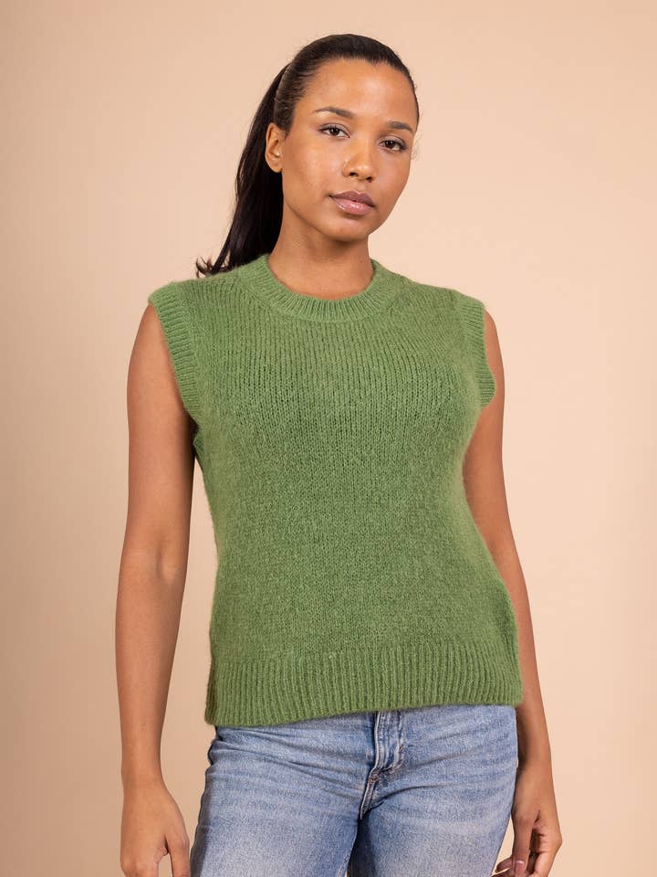 Rundhalset ærmeløs trøje - ALPACA - 28103 for engroshandel hos AMARIA