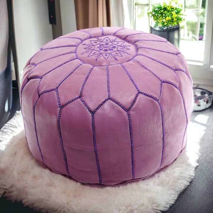 Rund læderpuf - håndlavet poof fra Treasures Of Morocco for engroshandel hos MOROOIN