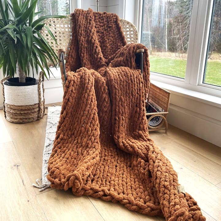 LuxeDesigns Co LLC - Wholesale Throw Blanket - Brown Chunky Knit Blanket Throw 50"x70"
