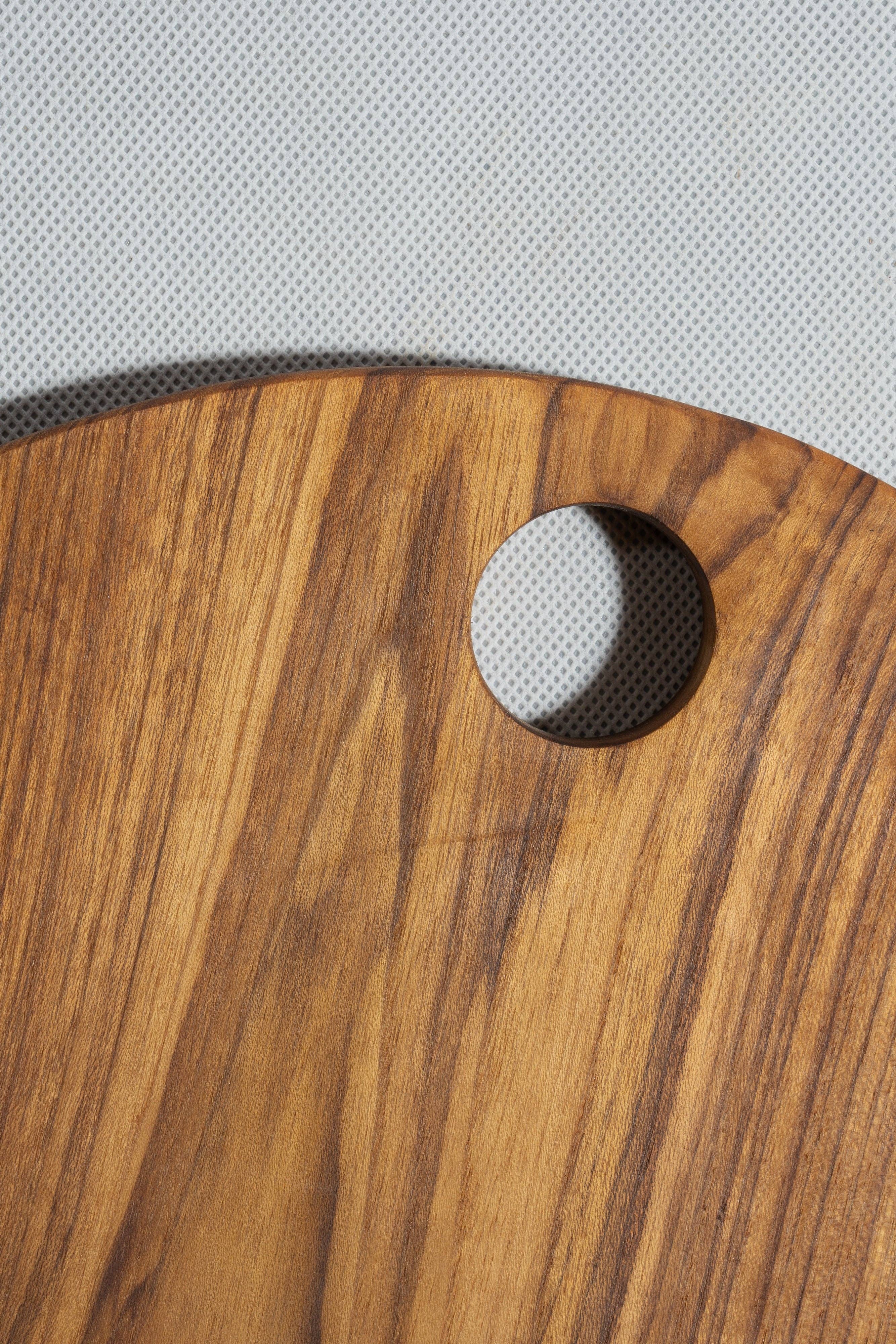 Office Objets – wholesale Skärbräda – Rund skärbräda i urholkad teak D:30115