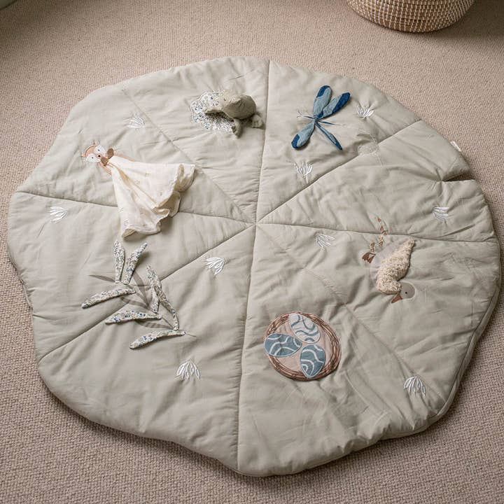 Tappetino attività a forma di ninfea - Riverbank per la vendita all'ingrosso da parte di Avery Row