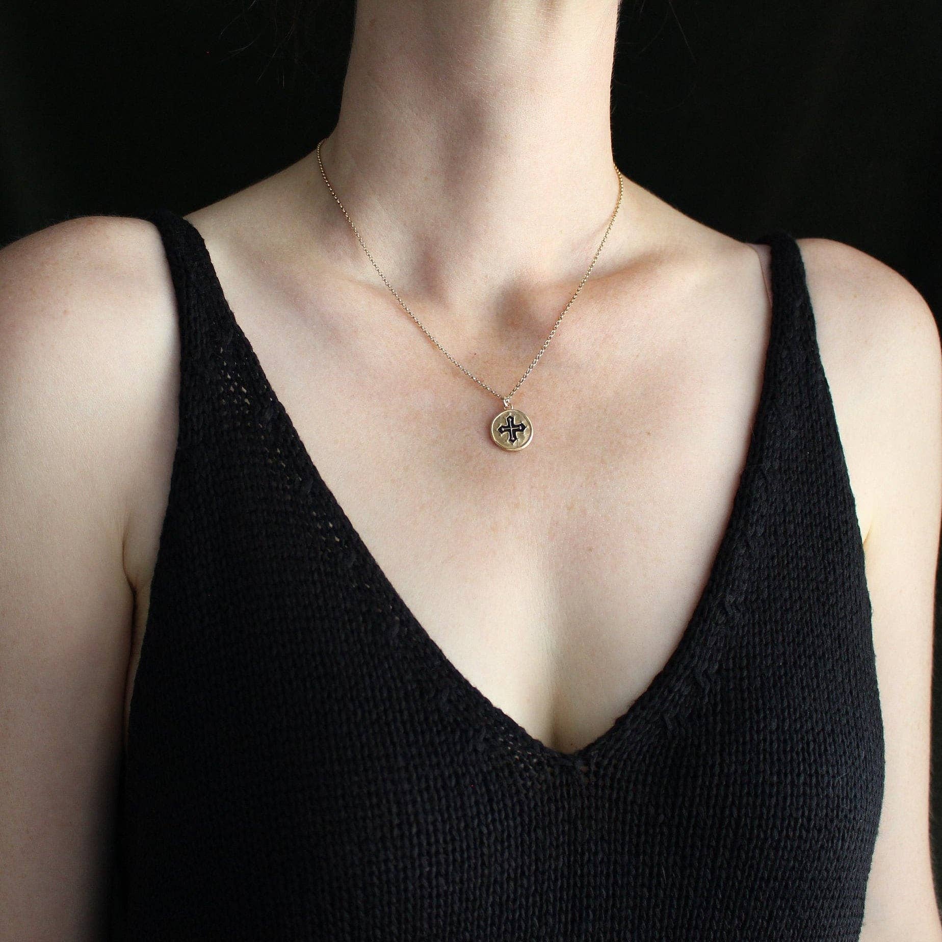 Vis a Vis Jewelry – Engroshandel Halskæde med vedhæng – Lille occitansk kryds halskæde1