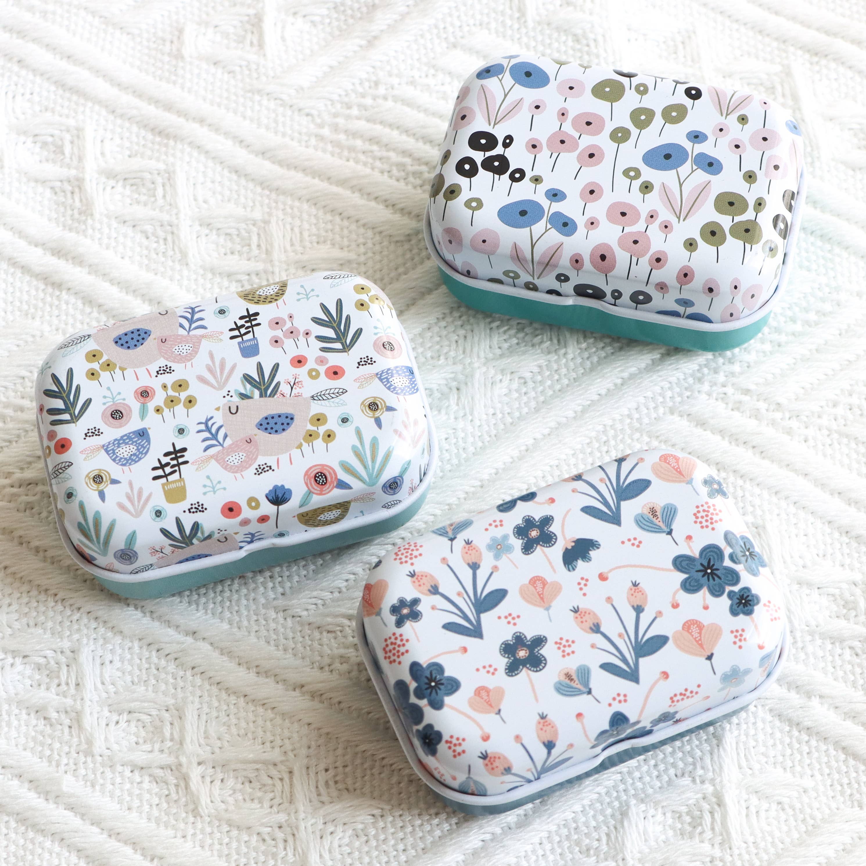 SChandworks - Wholesale Embroidery/Cross Stitch Supplies - Small Magnetic Needle Case 1