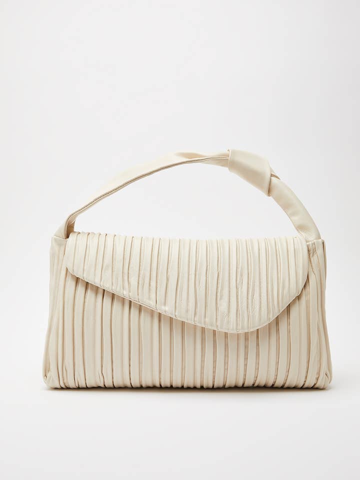 Bolso mediano Softissima en napa con leche plisada para venta al por mayor de Biagini