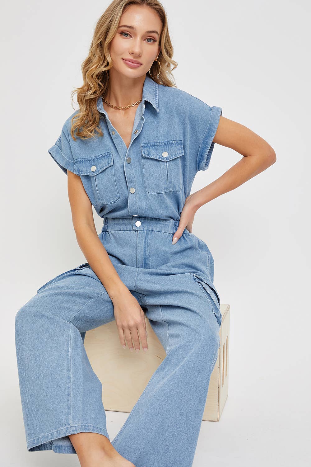 DENIM BLÅ DENIM CARGO JUMPSUIT I ÉT STYKKE for engroshandel på Faire14
