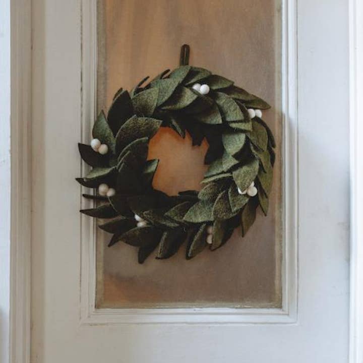 Global Goods Partners - Wholesale Wreath - Felt Mistletoe Wreath3