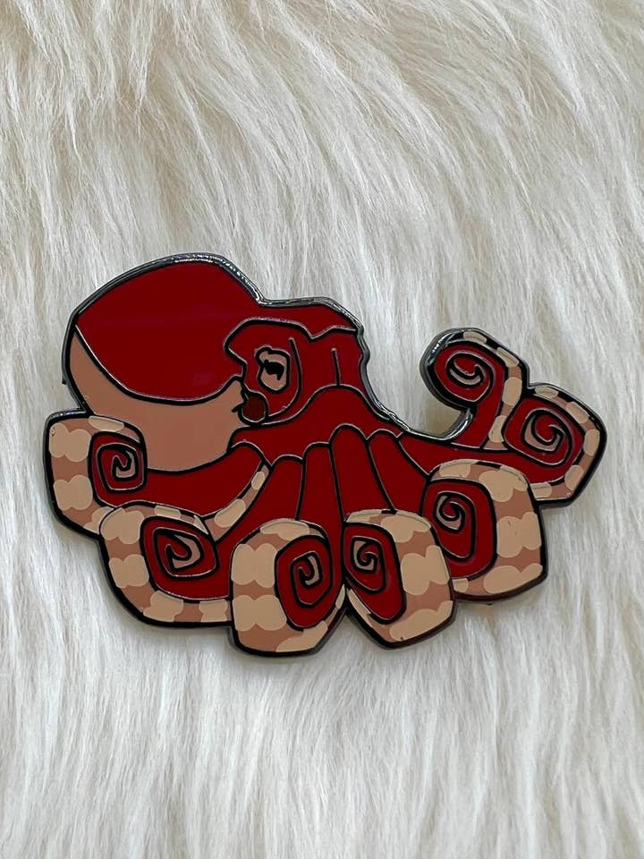 Épingle en émail dur de pieuvre du Pacifique | Épingle pieuvre | Épingle océan pour la vente par Roamin' Bison Workshop