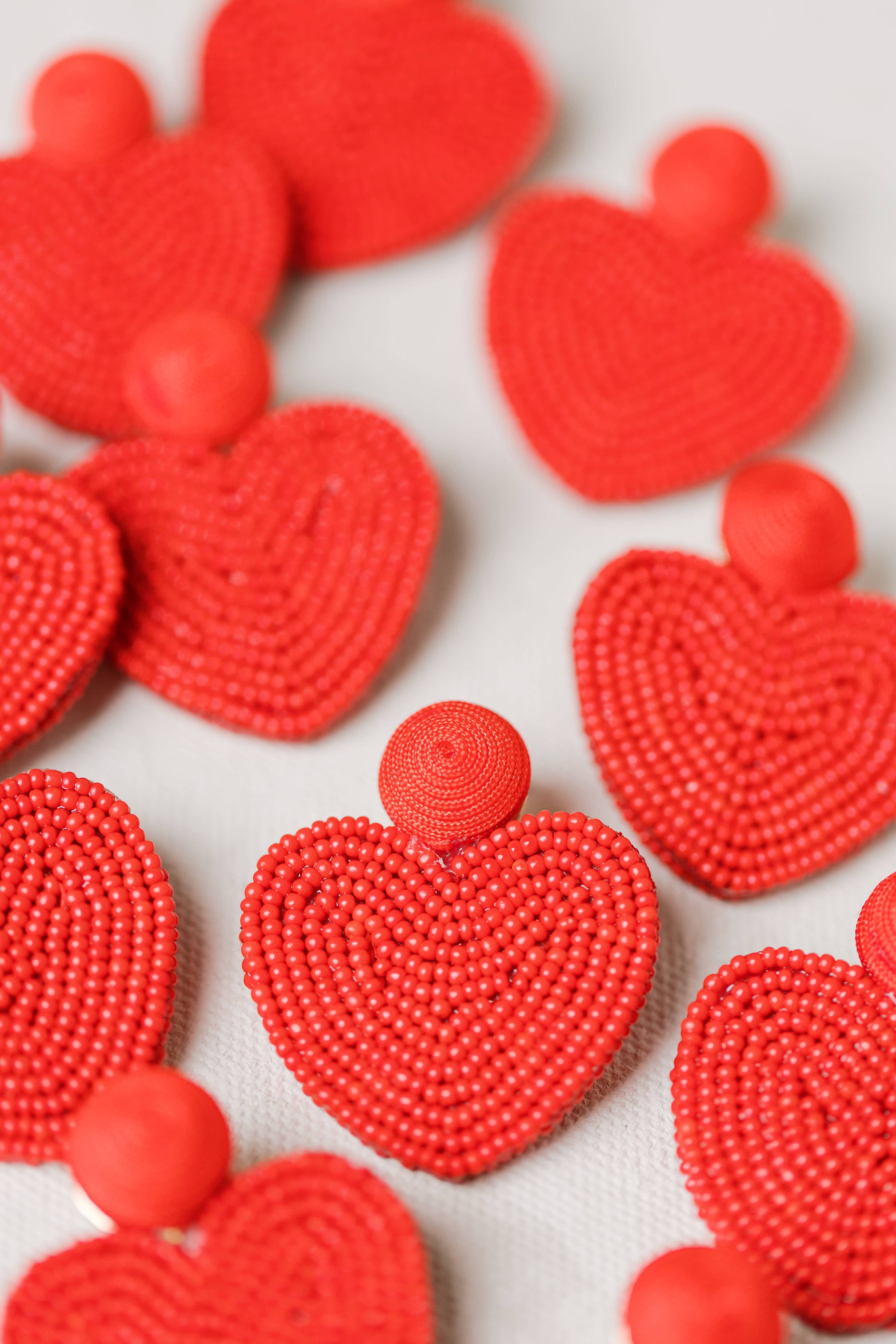 St Armands Designs of Sarasota - Vente Boucles d'oreilles pendantes - Boucles d'oreilles rouges ornées de perles en forme de cœur pour la Saint-Valentin11