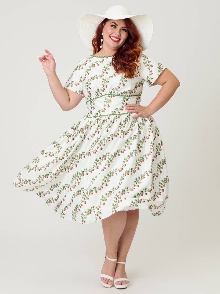 Unique Vintage Plus Size Strawberry Vine Print Swing Dress for wholesale by Unique Vintage