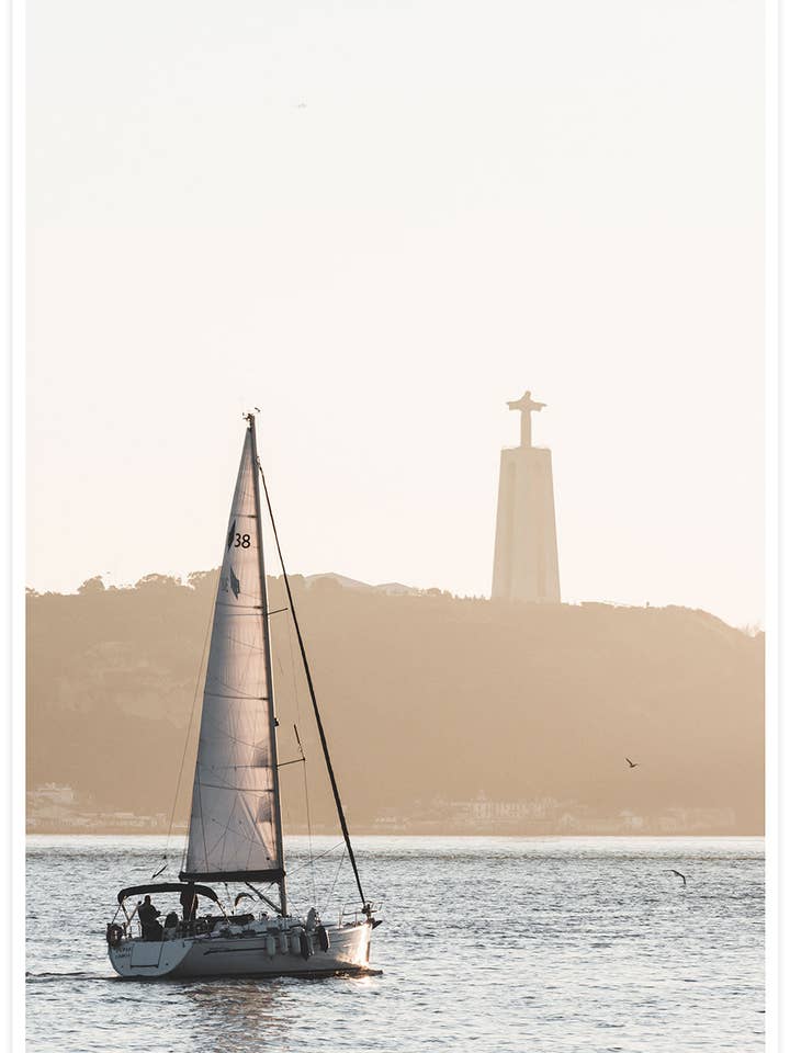 Superbe imprimé de paysage marin sur le fleuve Tejo pour la vente par The Underdog Print Shop