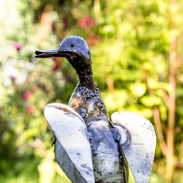 chi-africa - Wholesale Outdoor ornament/decor - Recycled Metal Garden Artwork - White Duck0