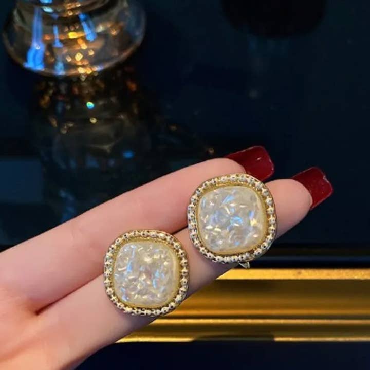 Flickans bästa vän Rhinestone Studs för wholesale av Kate Tuesday Jewelry