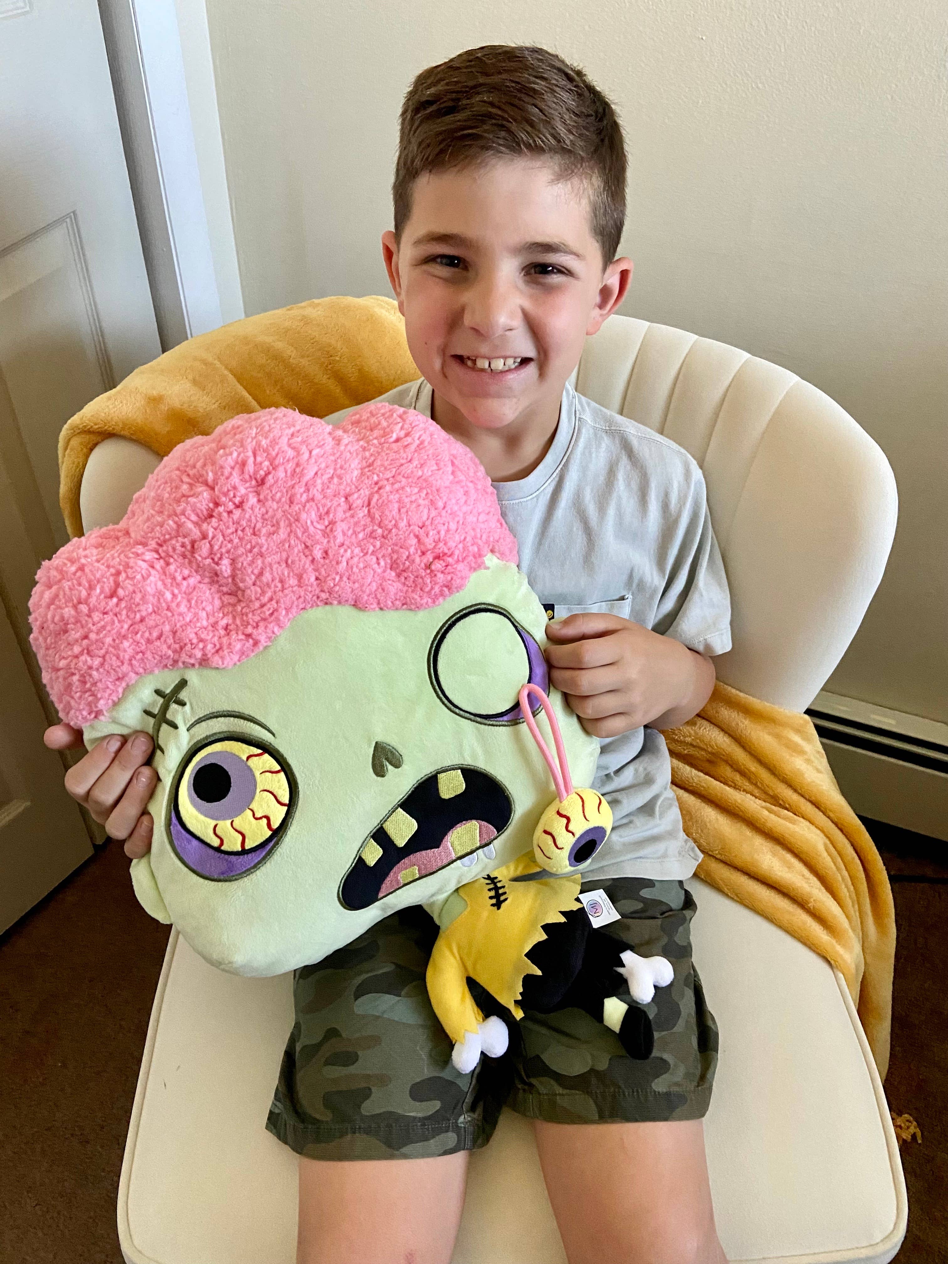 MaterialJill - Wholesale Throw/Decorative Pillow - 18" Halloween Decor, Plush Pillow - Zombie3