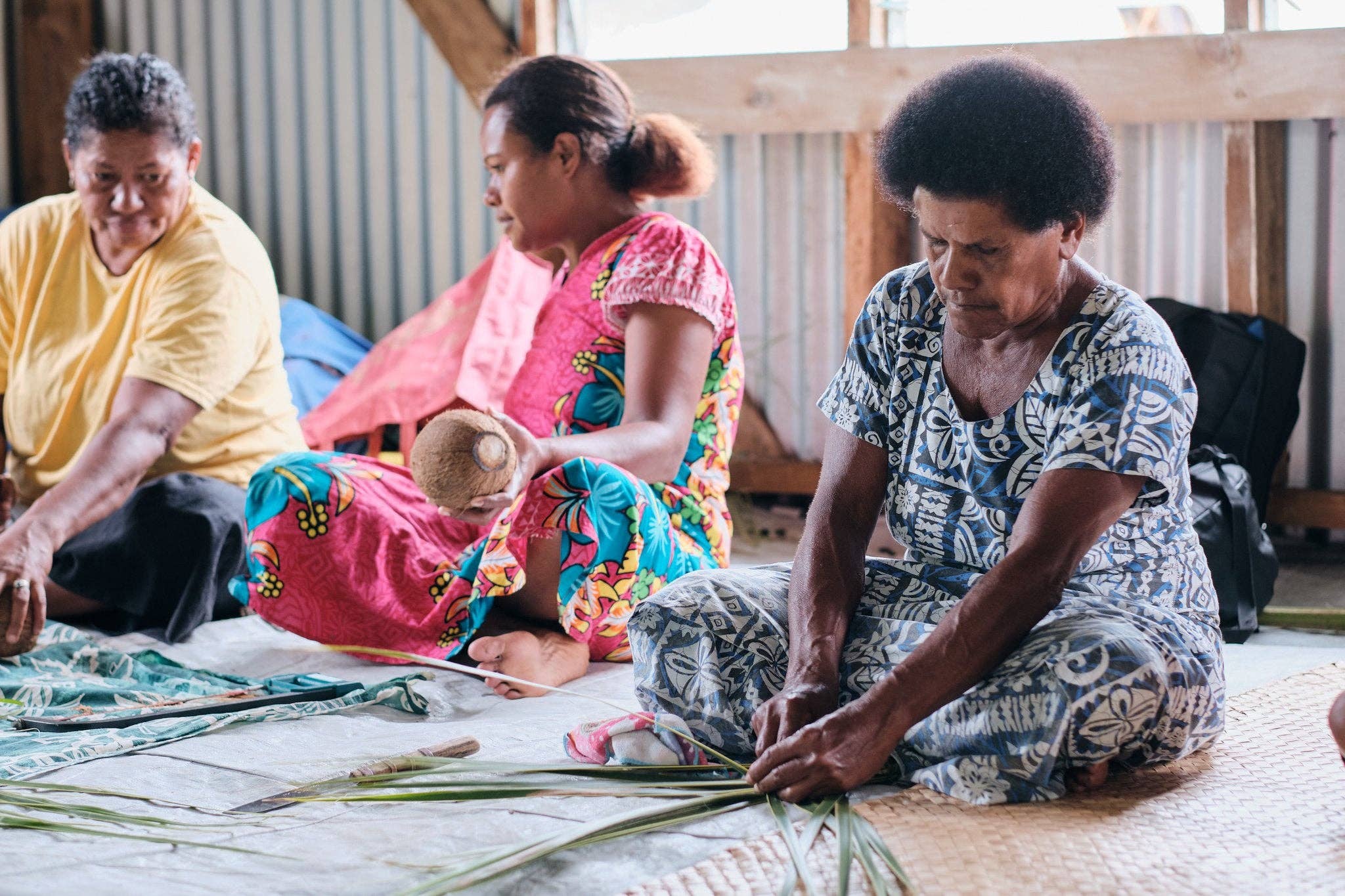 Rise Beyond the Reef - Wholesale Wall Accent - Niu Fan with Masi Flower8