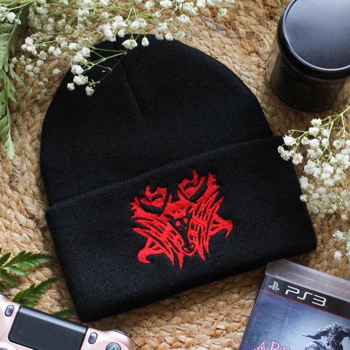 Final Fantasy XIV Ascian Glyph Beanie | Broderet | Strikhue | One Size Fits Most for engroshandel hos Mamukeeto