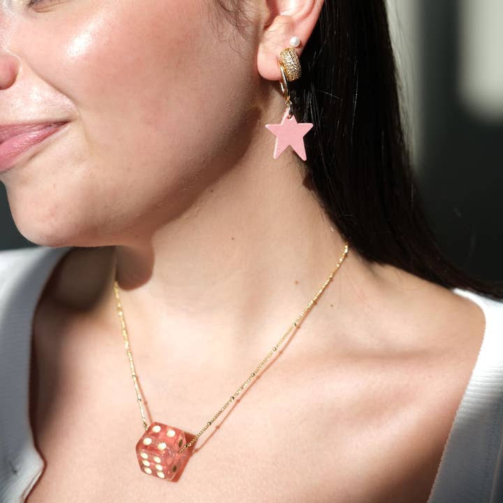 Collar con colgante de dado rosa para venta al por mayor de Nickel and Suede