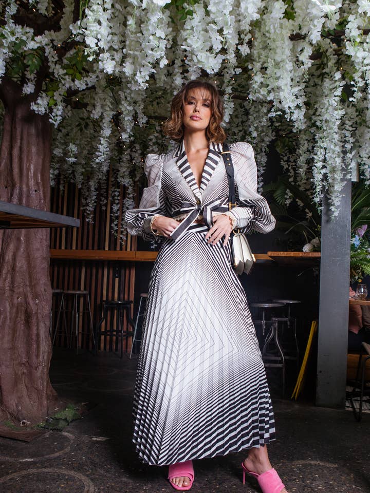 MACKENZIEMODE - Wholesale Blouse – Women’s - Black & White Square Blouse7