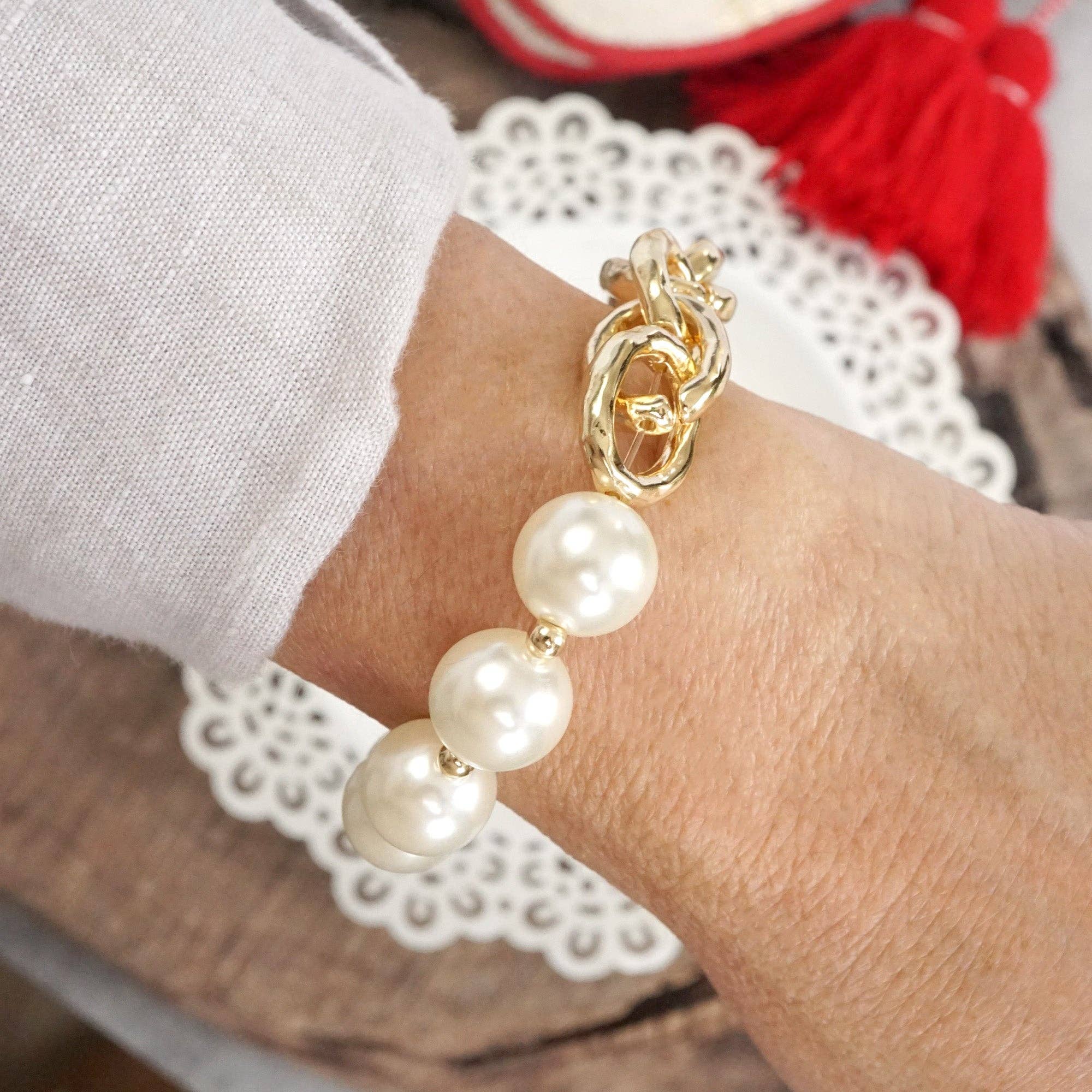 PennyLine inc - Wholesale Beaded Bracelet - Chunky Chain and pearls beads bracelet Gold tone1