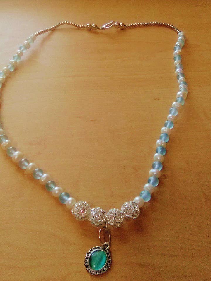 24 inch blue and pearl beaded blue pendant necklace for wholesale by Lynn's handmade jewelry