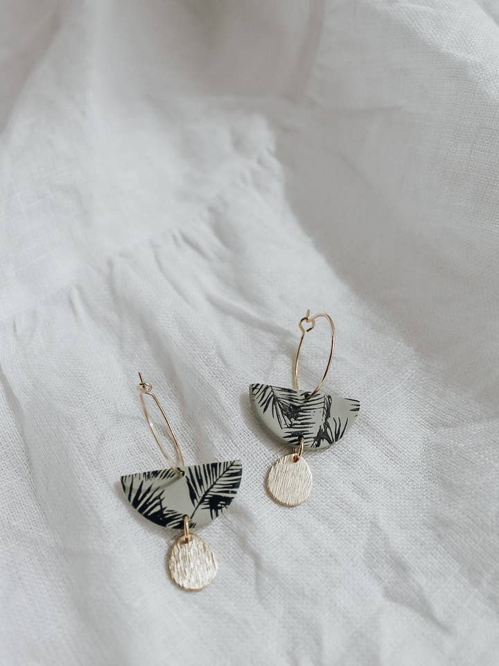 amazon for wholesale by LESVARANDCLAY