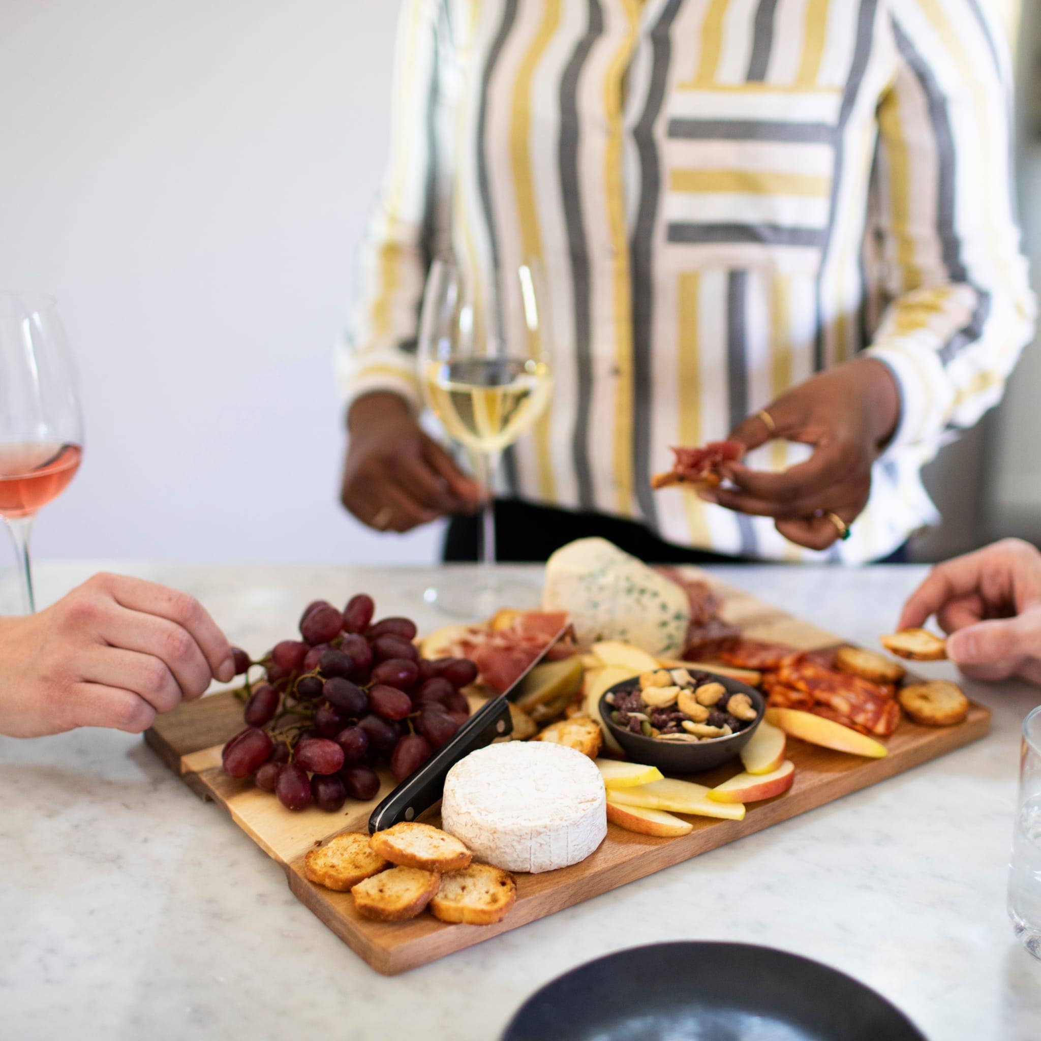 Libbey - Wholesale Appetizer Serveware - Libbey Acaciawood 4 Piece Cheese Board Serving Set with Glass Dome3