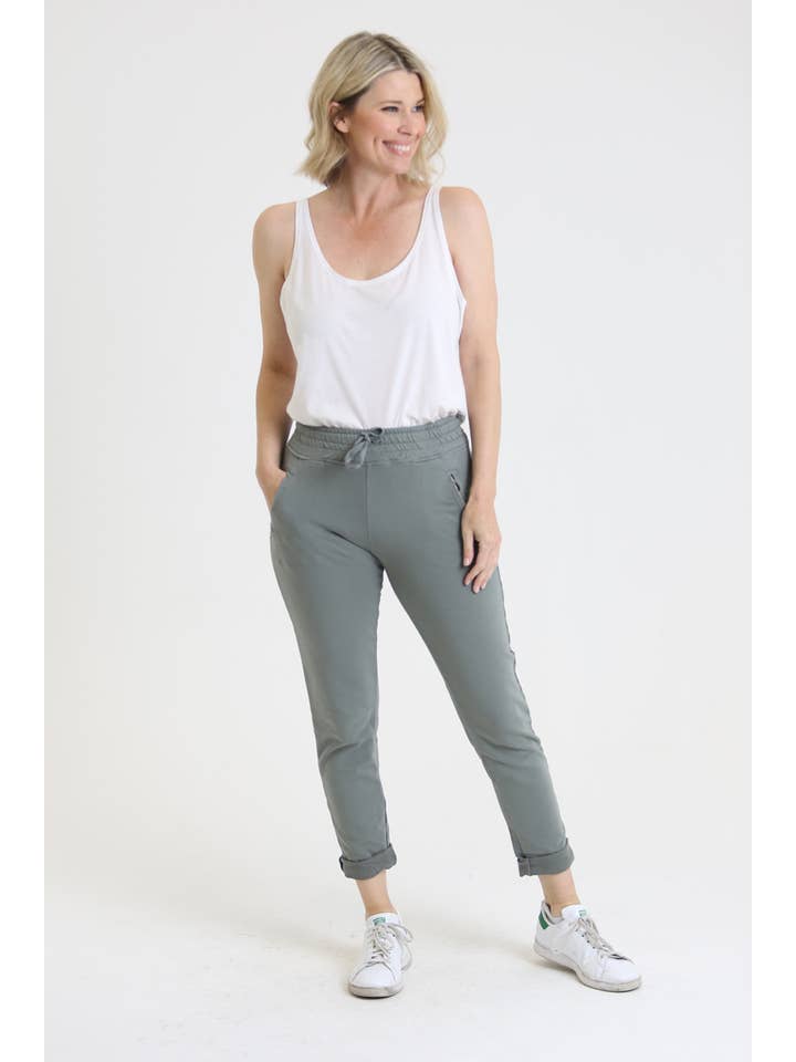 Nostalgia - Vente Pantalon d'intérieur/de jogging – femme - JOGG DE JOGGING EN TISSU ÉPONGE NP746-ASIS AVEC LIEN À NOUER SUR LE DEVANT ET POCHE ZIPPÉE75