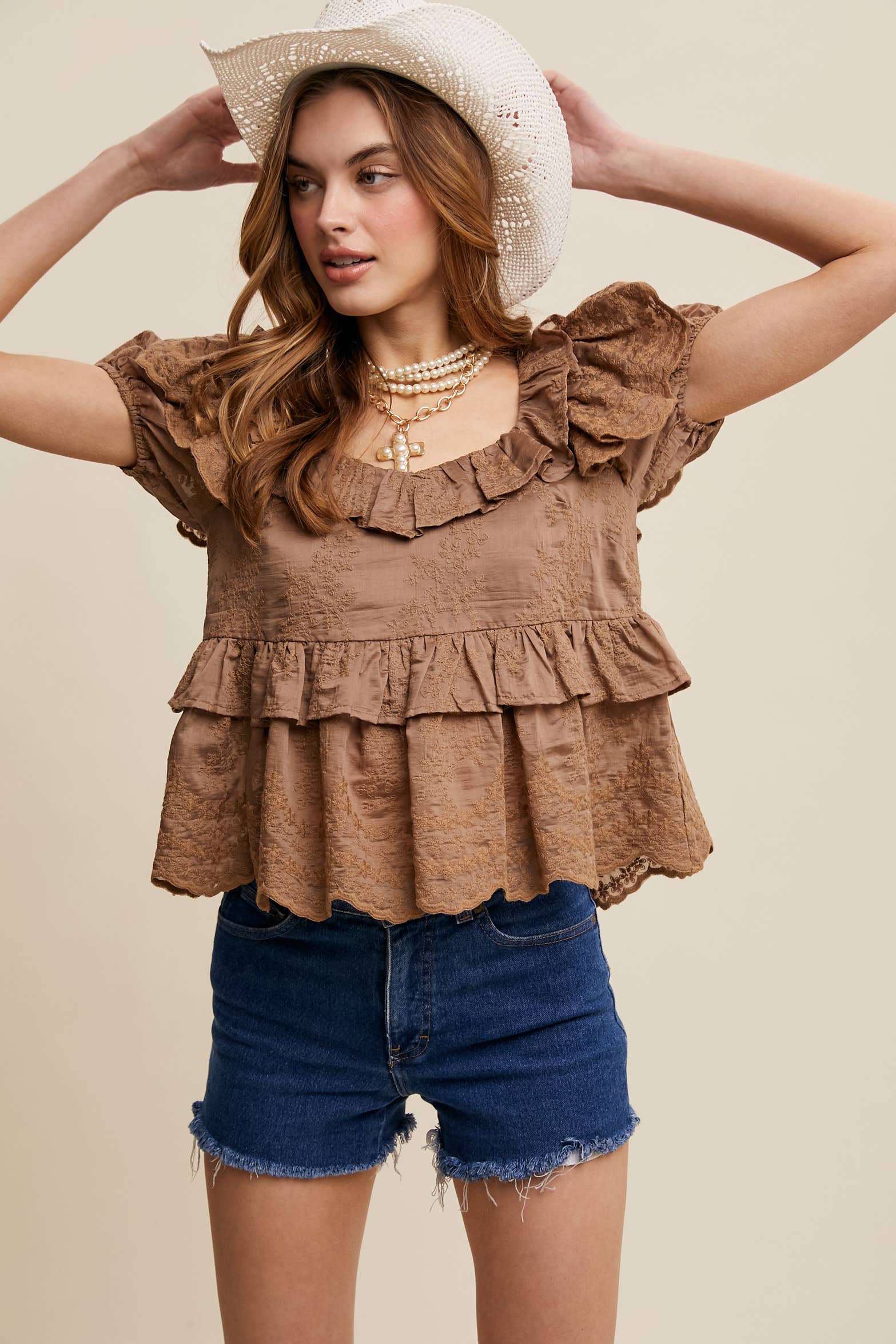 Listicle – Engroshandel Bluse - Dame – Broderet flæsepeplumbluse12