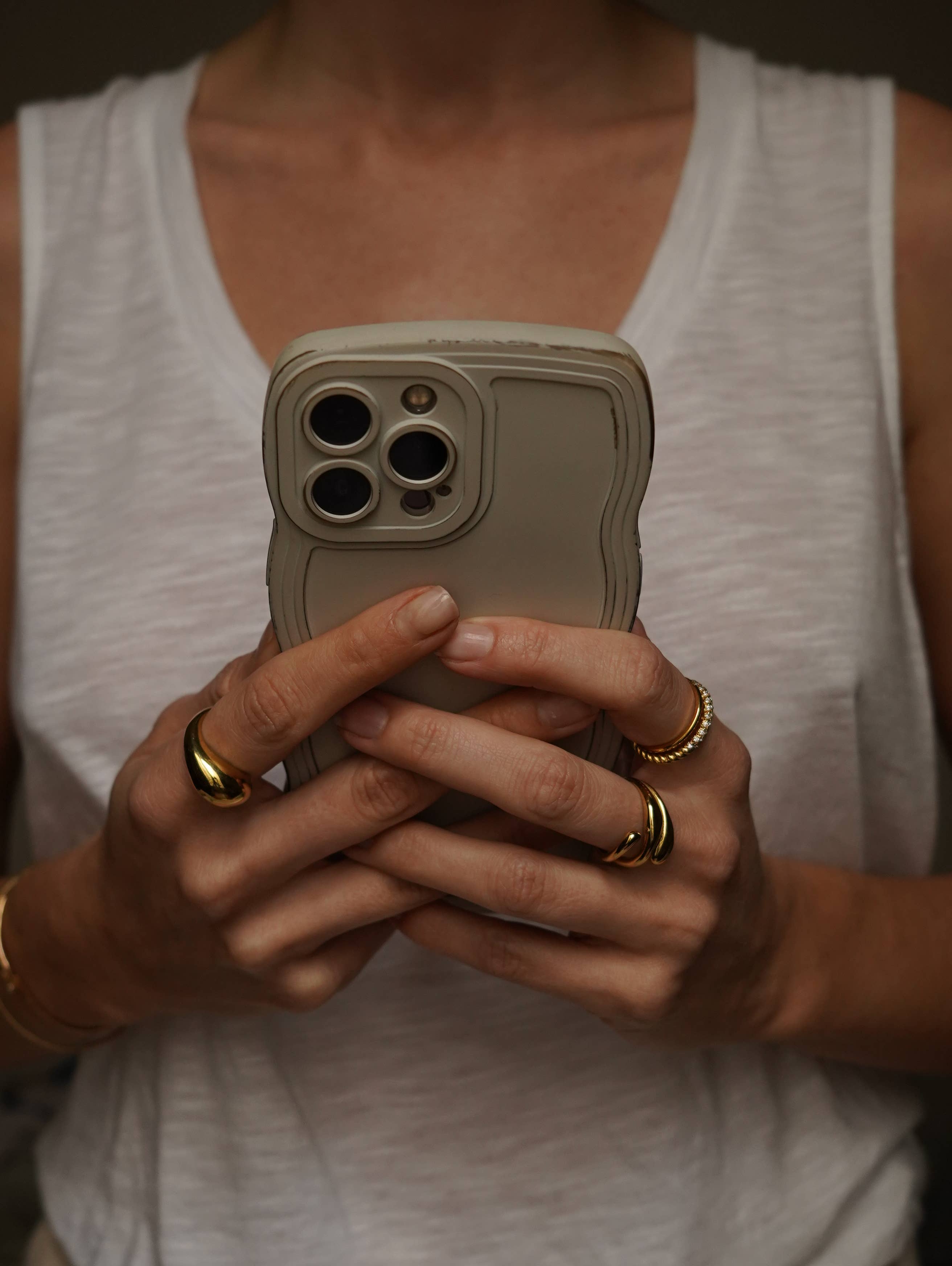 forgyldt Minimalistisk stålring med spejlpoleret dråbeformet afslutning for engroshandel på Faire1