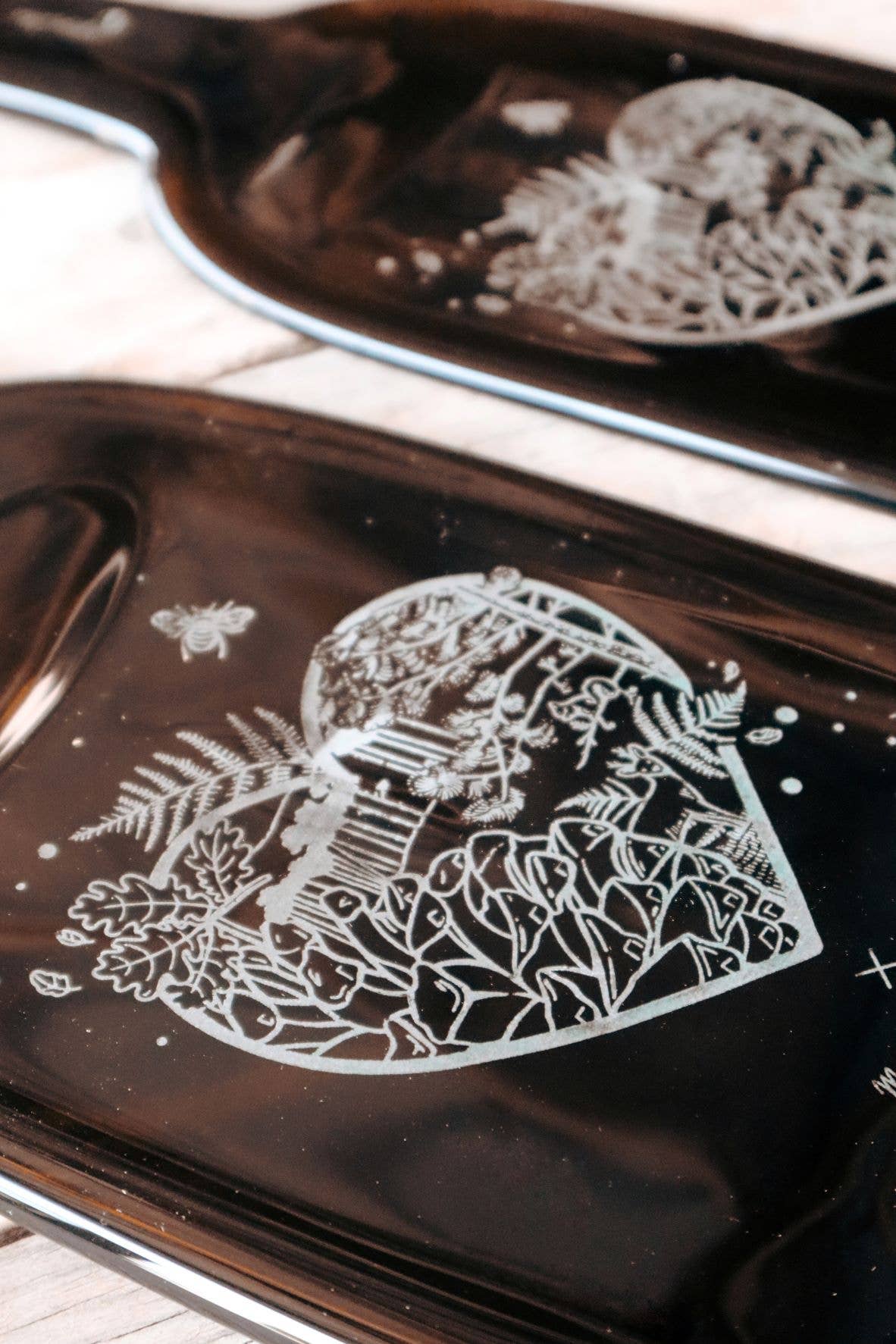 PLATES & Culotées - Wholesale Decorative Plate/Dish/Bowl - THE WHITE PLATES & illustrated Heart-white2