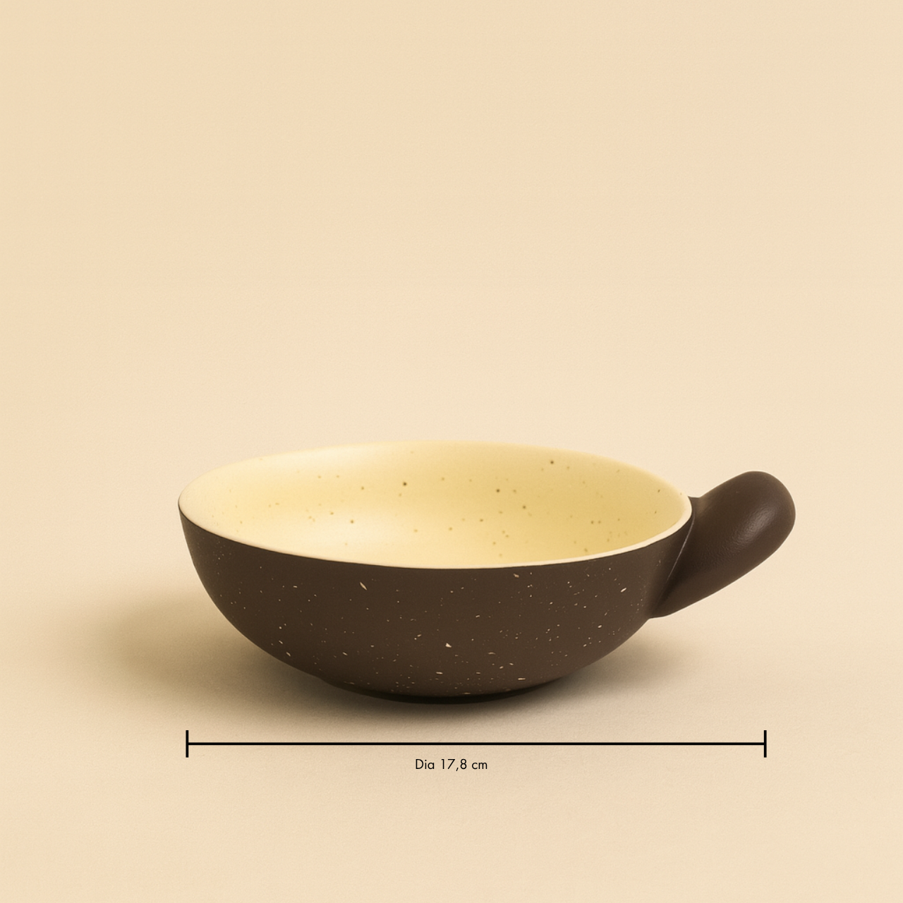 Ever desi studio - Wholesale Bowl - Keramische ontbijtkom met sculpturaal handvat1