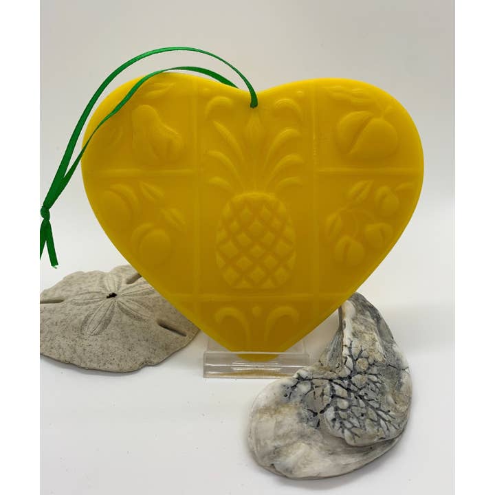 Attrape-soleil en forme de cœur Beeswax Hospitality pour la vente par Low Country Beeswax