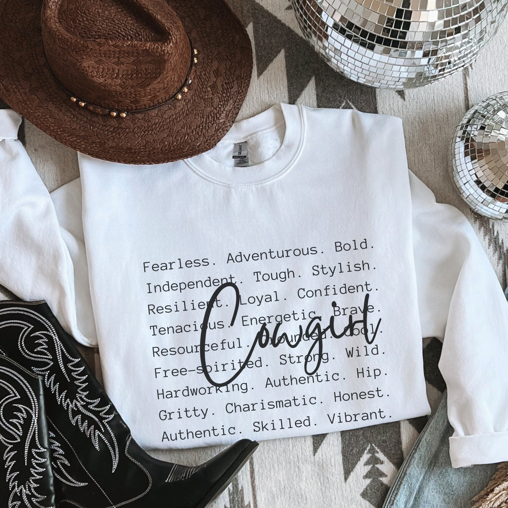 Trendznmore - Modern Graphic Apparel - Wholesale Grafisch sweatshirt - Dames - Cowgirl Definitie Country Western Crewneck Sweater0