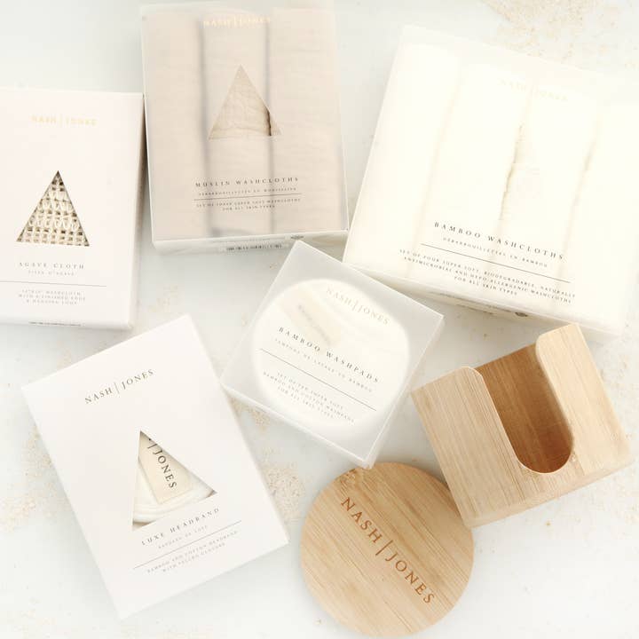 Ensemble d'échantillons de tissus naturels pour la vente par Nash and Jones