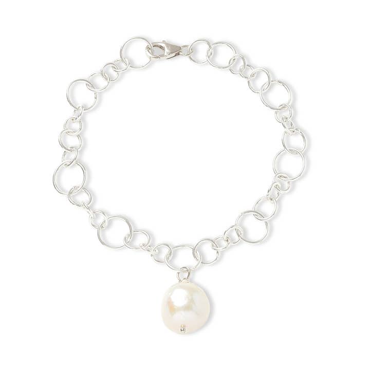 Goccia di perla d'acqua dolce coltivata su bracciale con catena in argento per la vendita all'ingrosso da parte di Pearls of the Orient