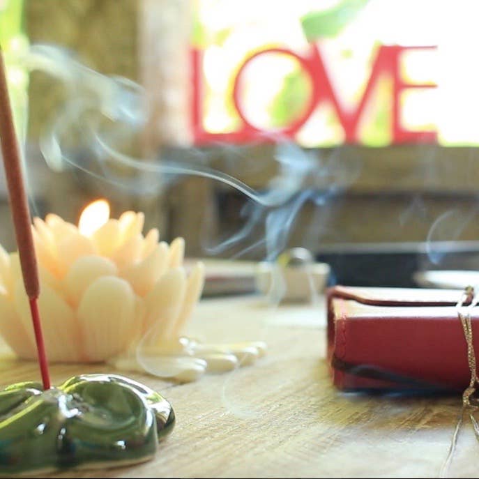 Lotus Candle (bees wax) for wholesale by Blossom Bliss Bali