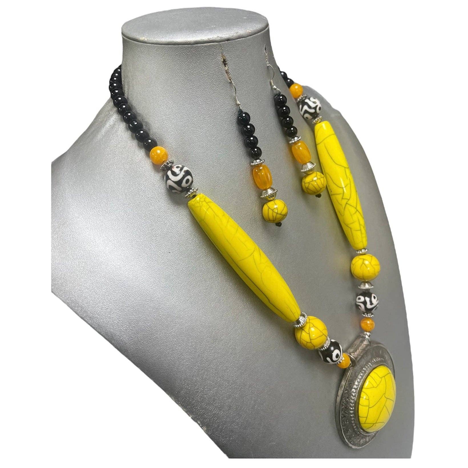 African Stars - Wholesale Jewelry Set - Women's Colored Wooden Necklace Set With Large Pendant -- Jewelry 4911