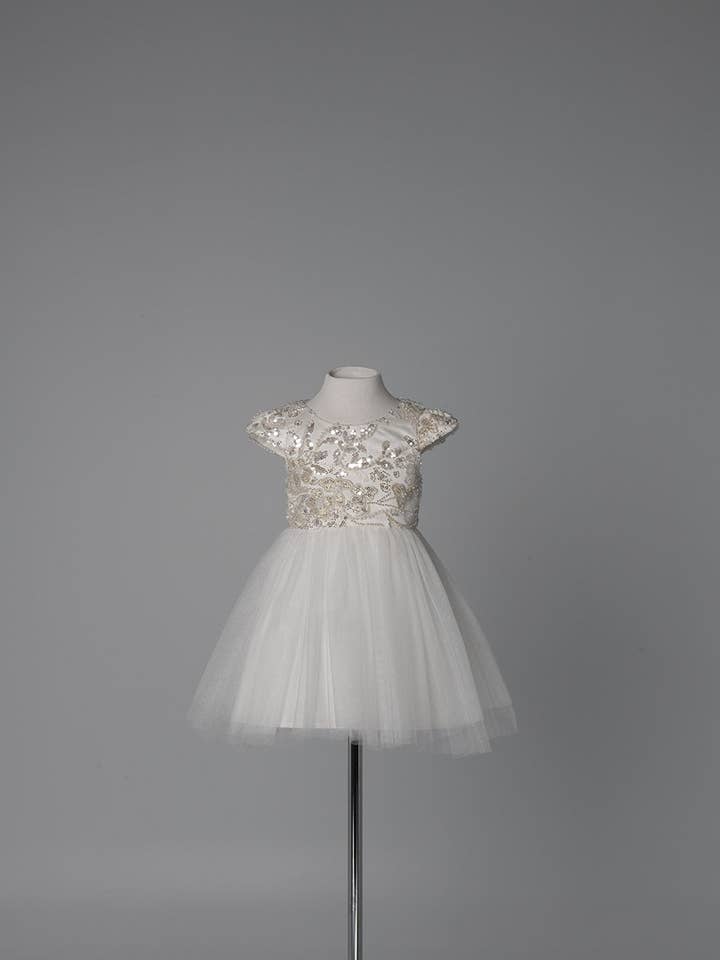 BLINKANDE PÄRLKLÄNNING I TYLL för wholesale av Gió Bespoke