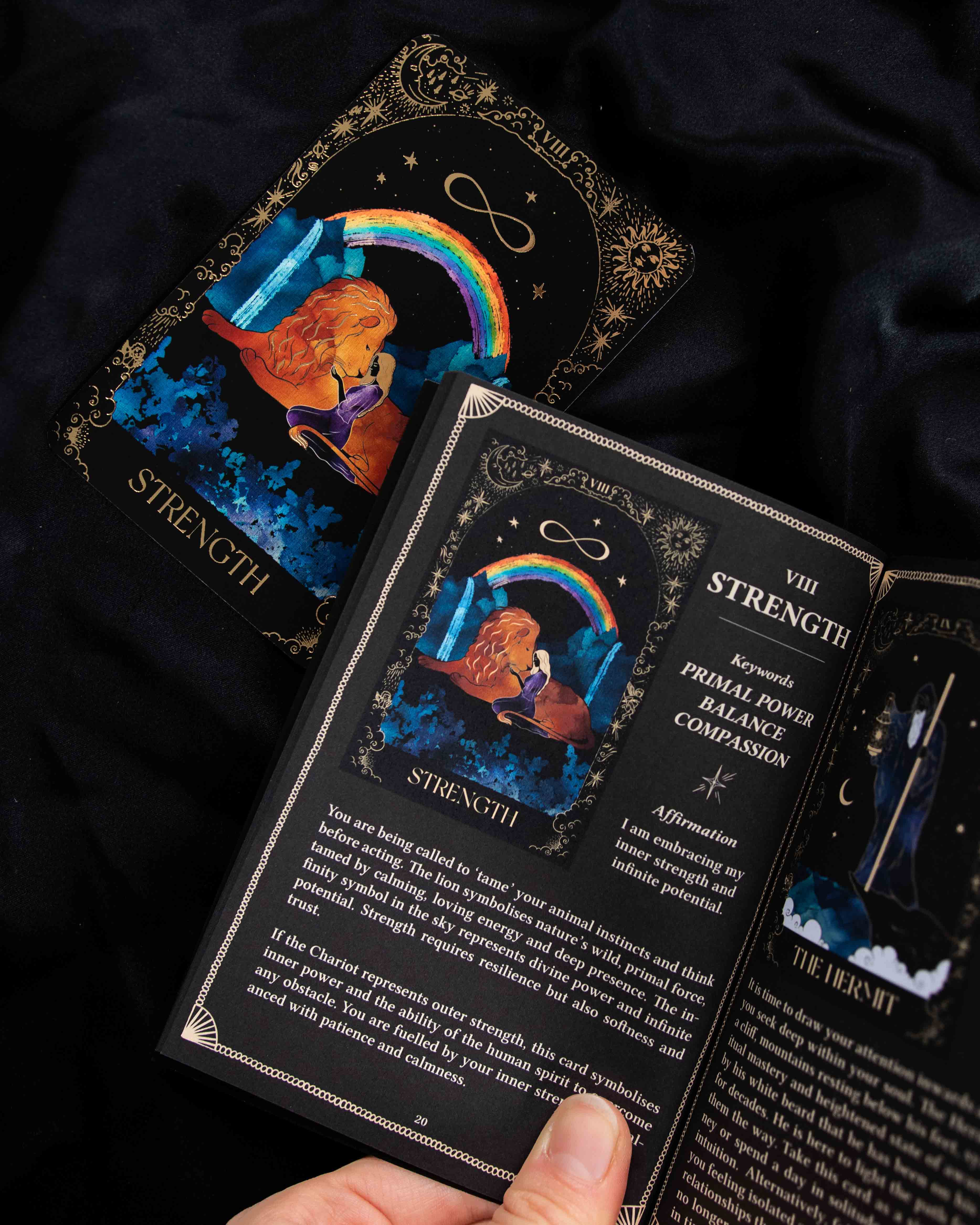 DreamyMoons - Wholesale Tarot Cards - Dreamy Moons Tarot with Gold Foil Detailing8