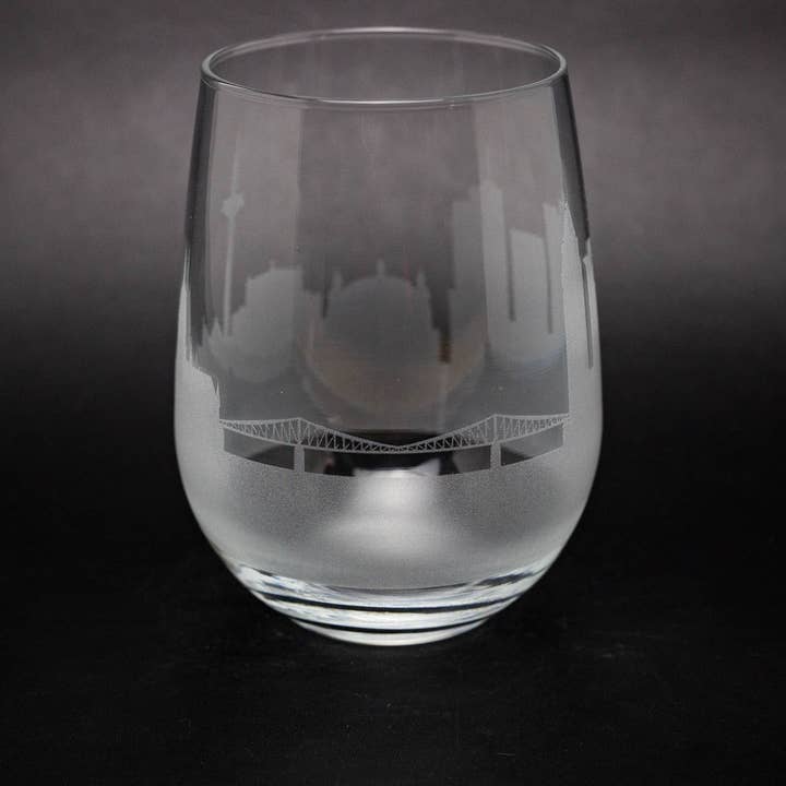 Frankfurt, Duitsland Skyline wijnglas voor wholesale door Urban & Etched