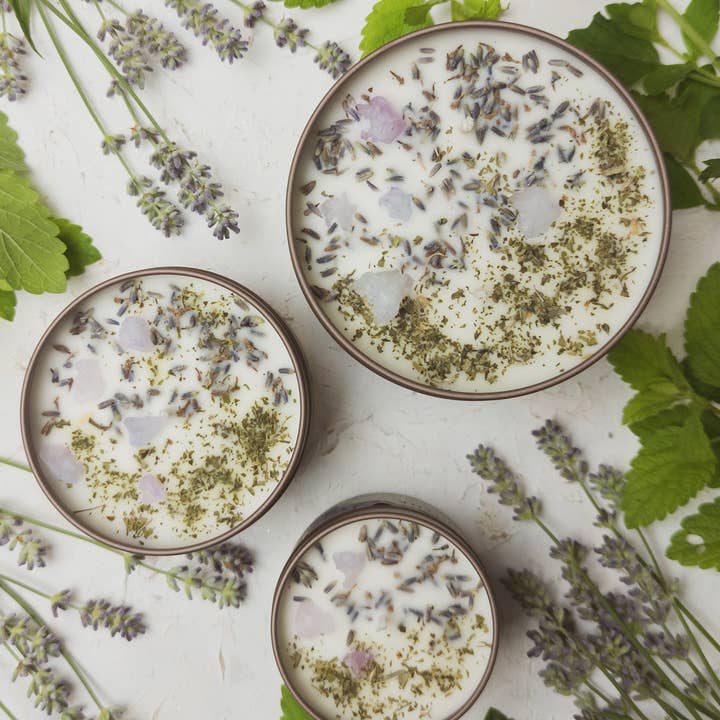 Ash & Rose – wholesale Reseljus – Sooothe lavendel mynta botaniska tenn ljus ört soja vax gåva