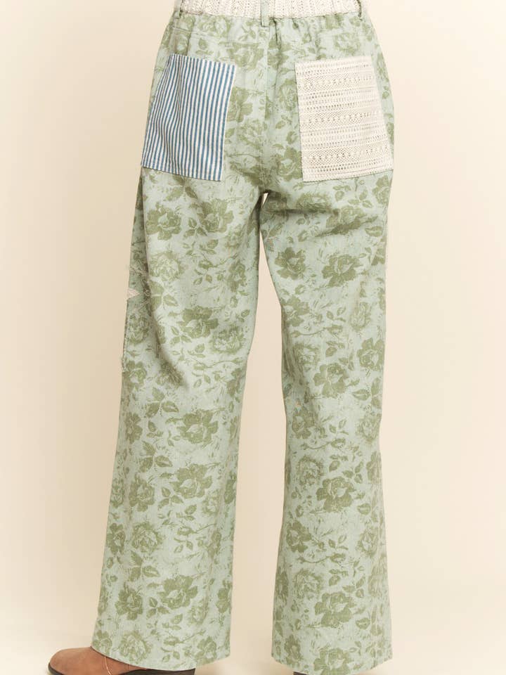 Davi & Dani – Calças - Mulher por atacado – CALÇAS LAVADAS COM DETALHE DE APLICAÇÃO FLORAL EM FORMA DE ESTRELA PLUS9