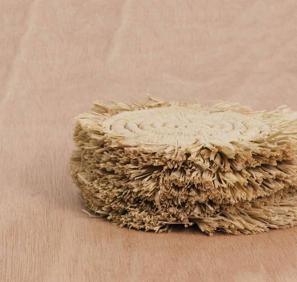 Bali Harvest - Wholesale Onderzetters - Straw Raffia Onderzetters met franje - Bruin Boho geweven rieten1