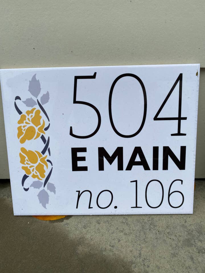 Keramische Deurnummers voor East by Main voor wholesale door The Lost Art of Stationery