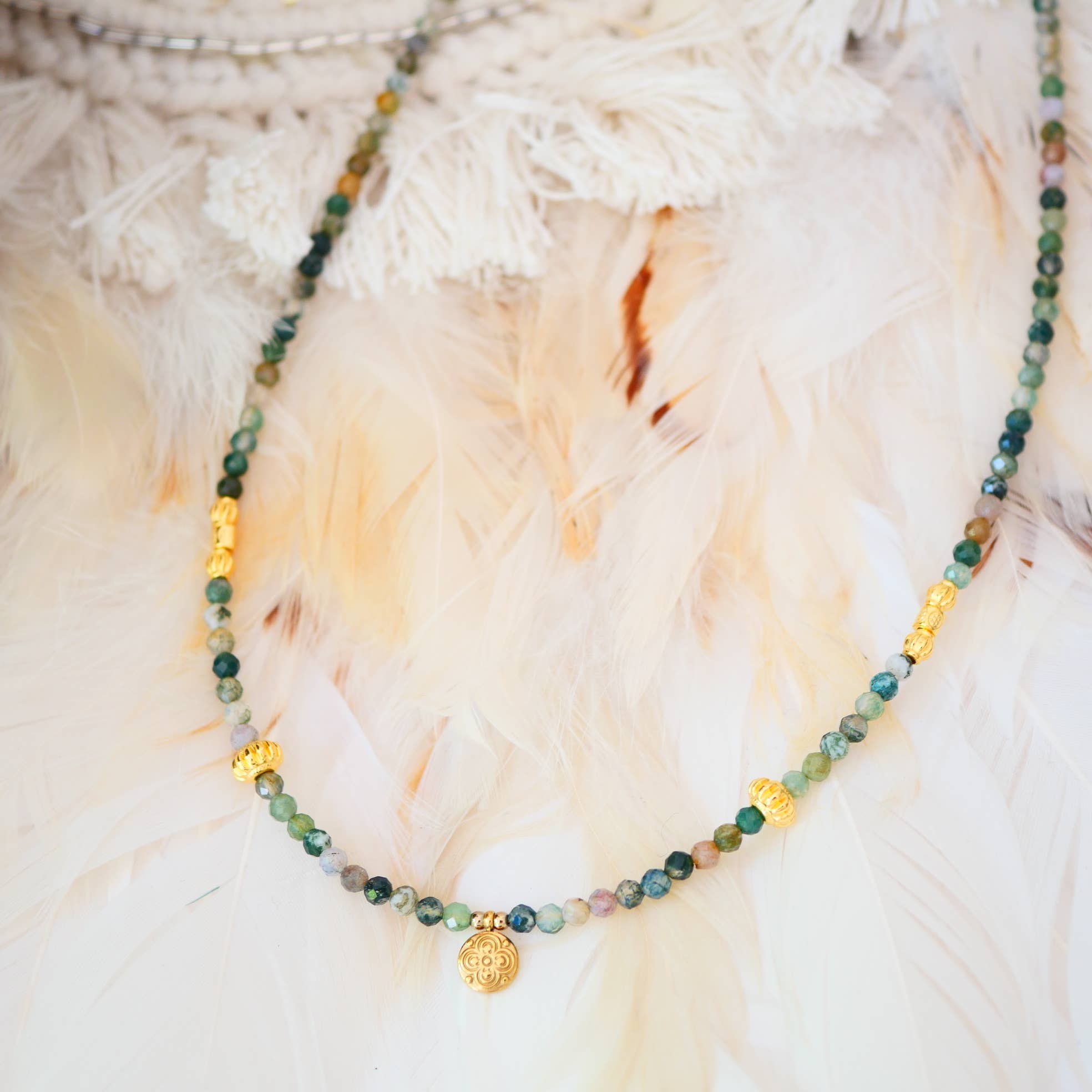 GINANDGER – wholesale Hänge-/berlockhalsband – Punky halsband med indiska agatstenar och gulddetaljer1